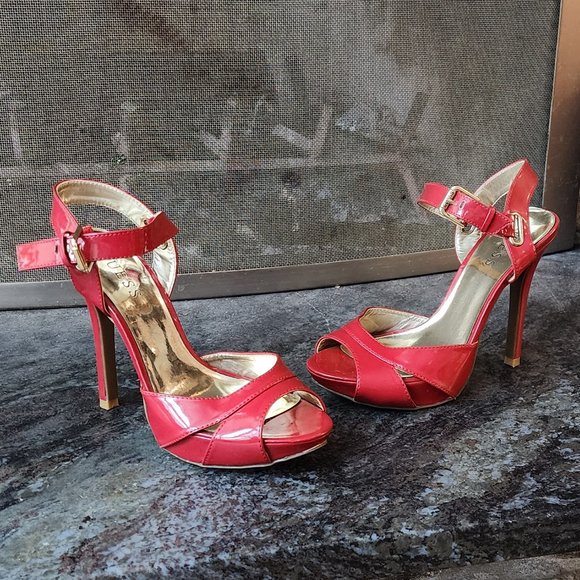 Guess Red Glossy Patent Leather Spike Peep Toe Heels Size 6M - Picture 5 of 16